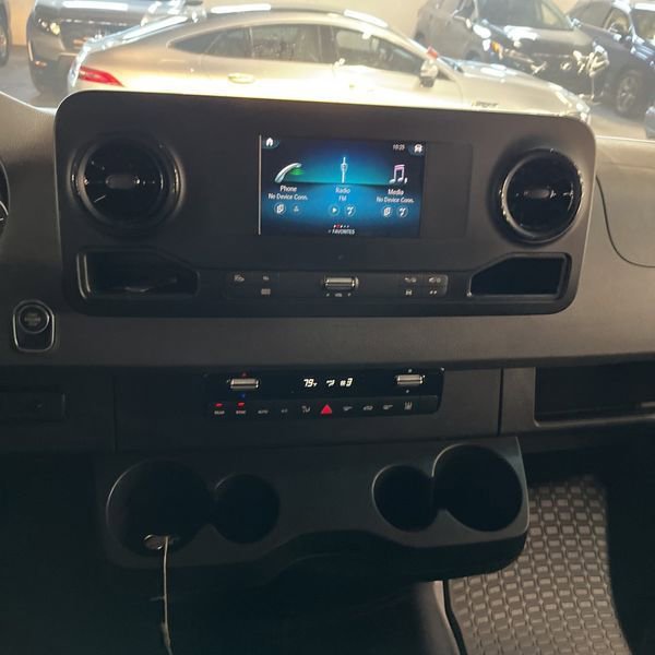 Used 2024 Mercedes-Benz Sprinter 2500 image 22