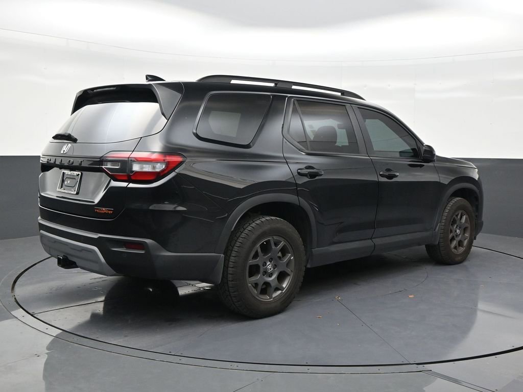 Used 2025 Honda Pilot TrailSport image 5
