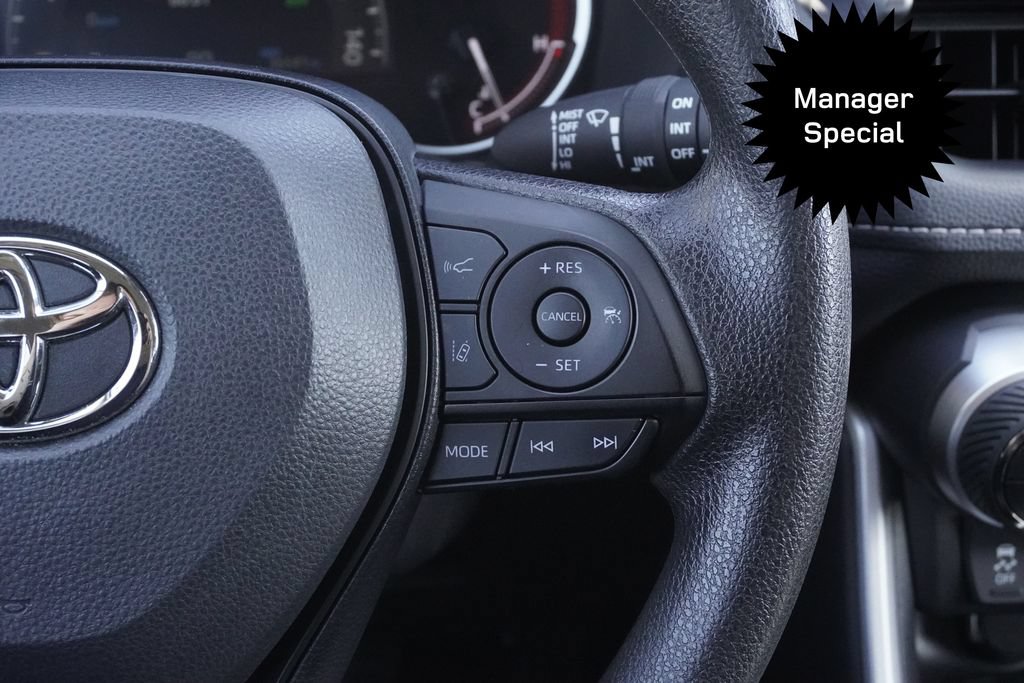 Used 2025 Toyota RAV4 XLE AWD/4WD image 13