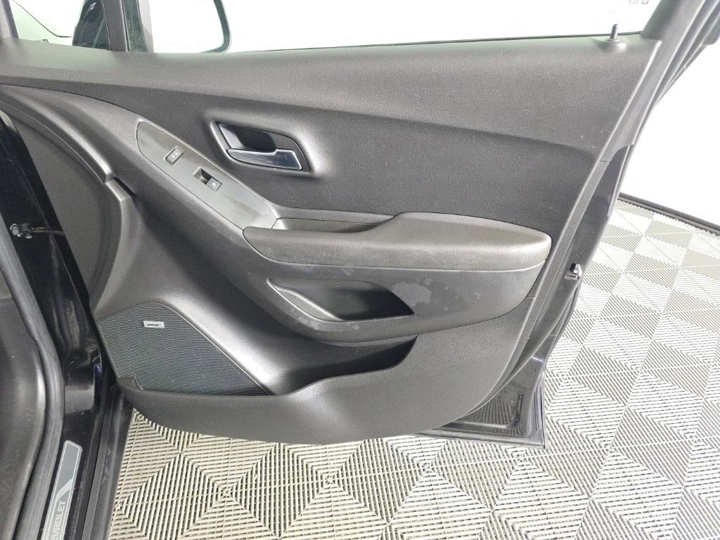 Used 2018 Chevrolet Trax Premier image 35