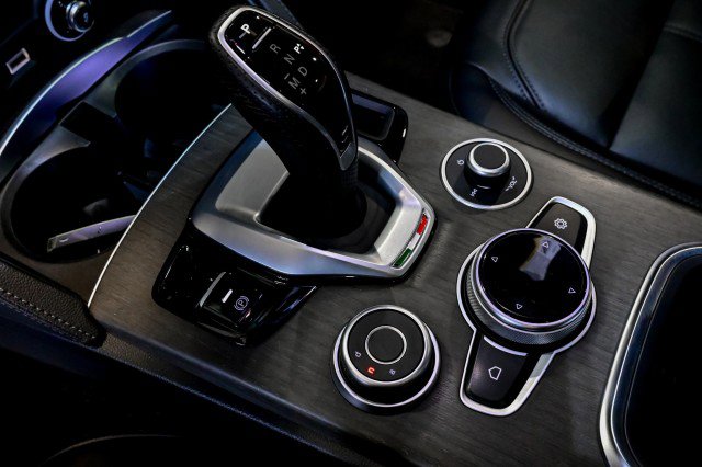 Used 2022 Alfa Romeo Stelvio Ti image 31