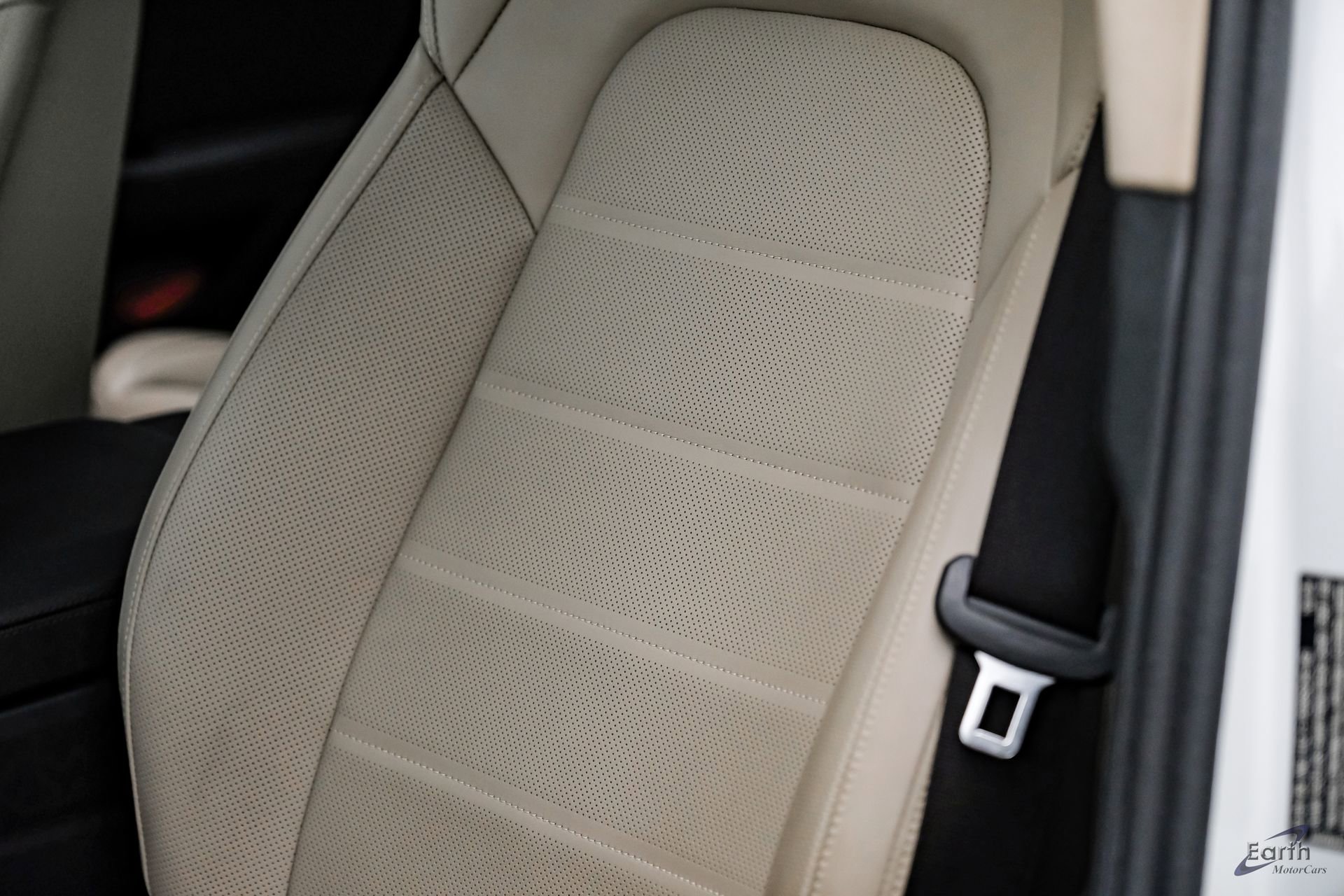 Used 2025 Porsche Panamera w/ Premium Package image 38