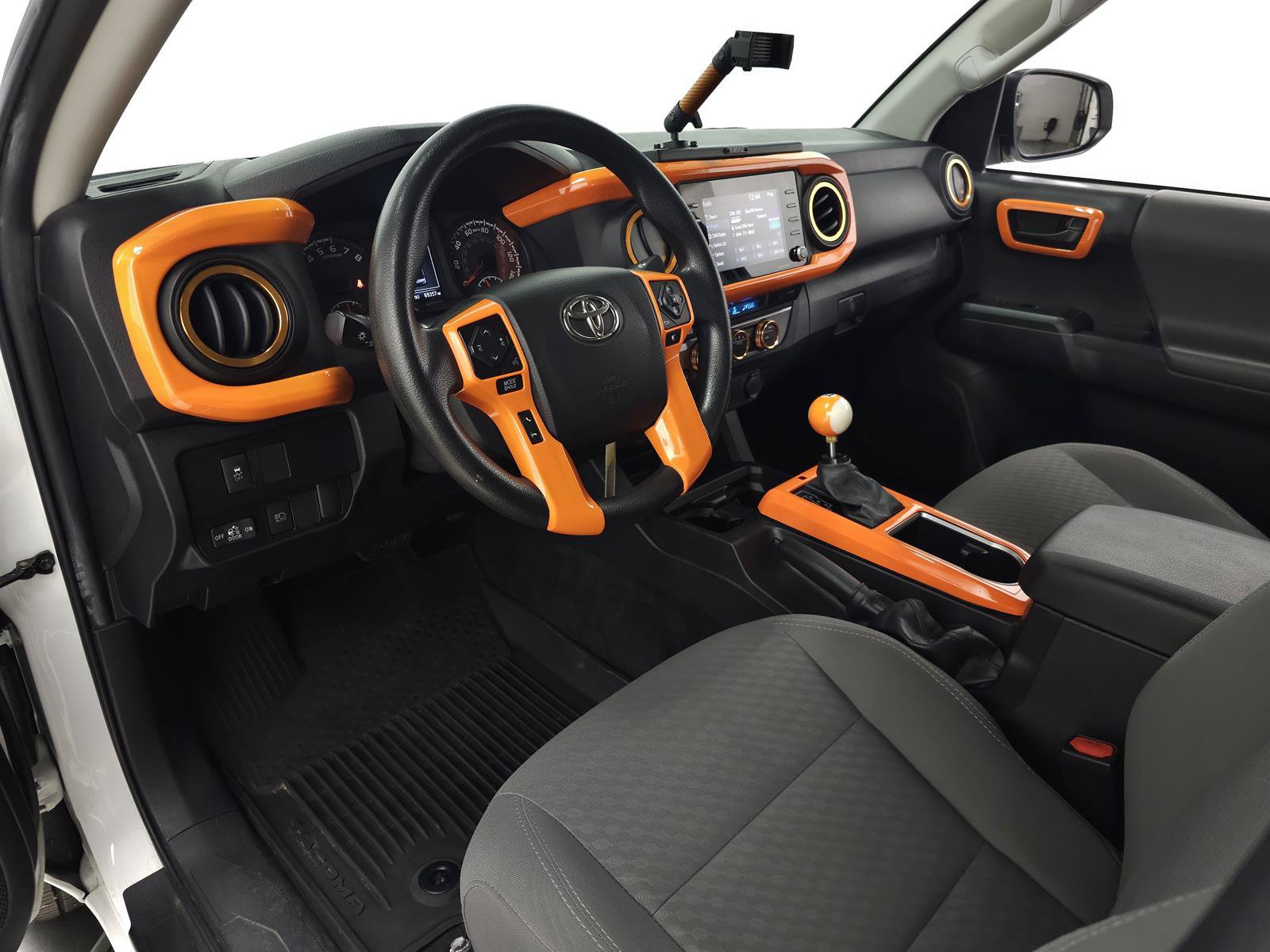 Used 2022 Toyota Tacoma SR AWD/4WD image 12
