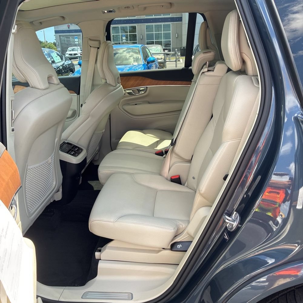 Used 2022 Volvo XC90 T6 Momentum w/ Advanced Package AWD/4WD image 3