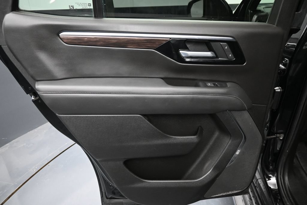 Used 2025 Chevrolet Tahoe LT AWD/4WD image 18