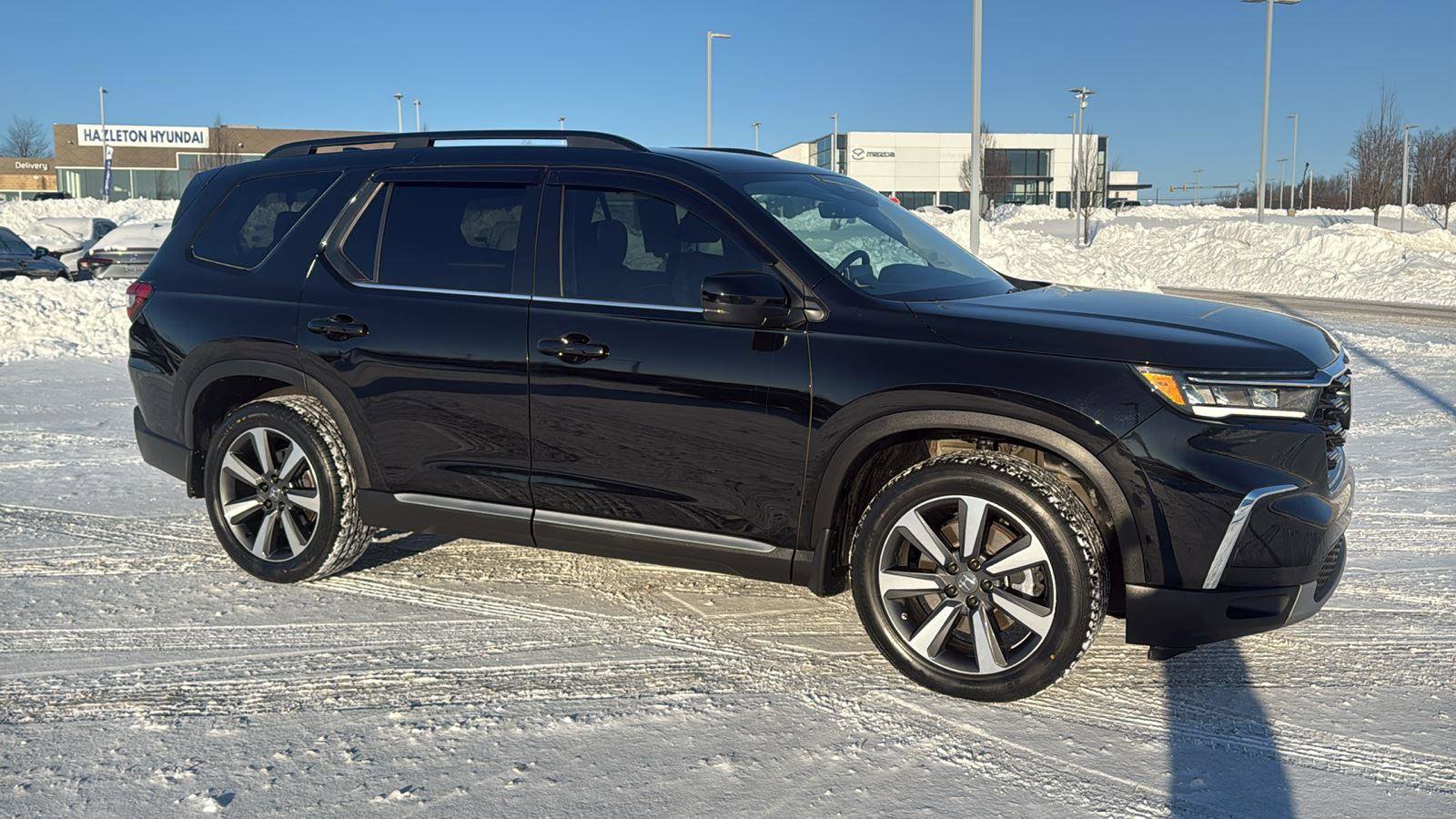 Used 2025 Honda Pilot Touring image 3