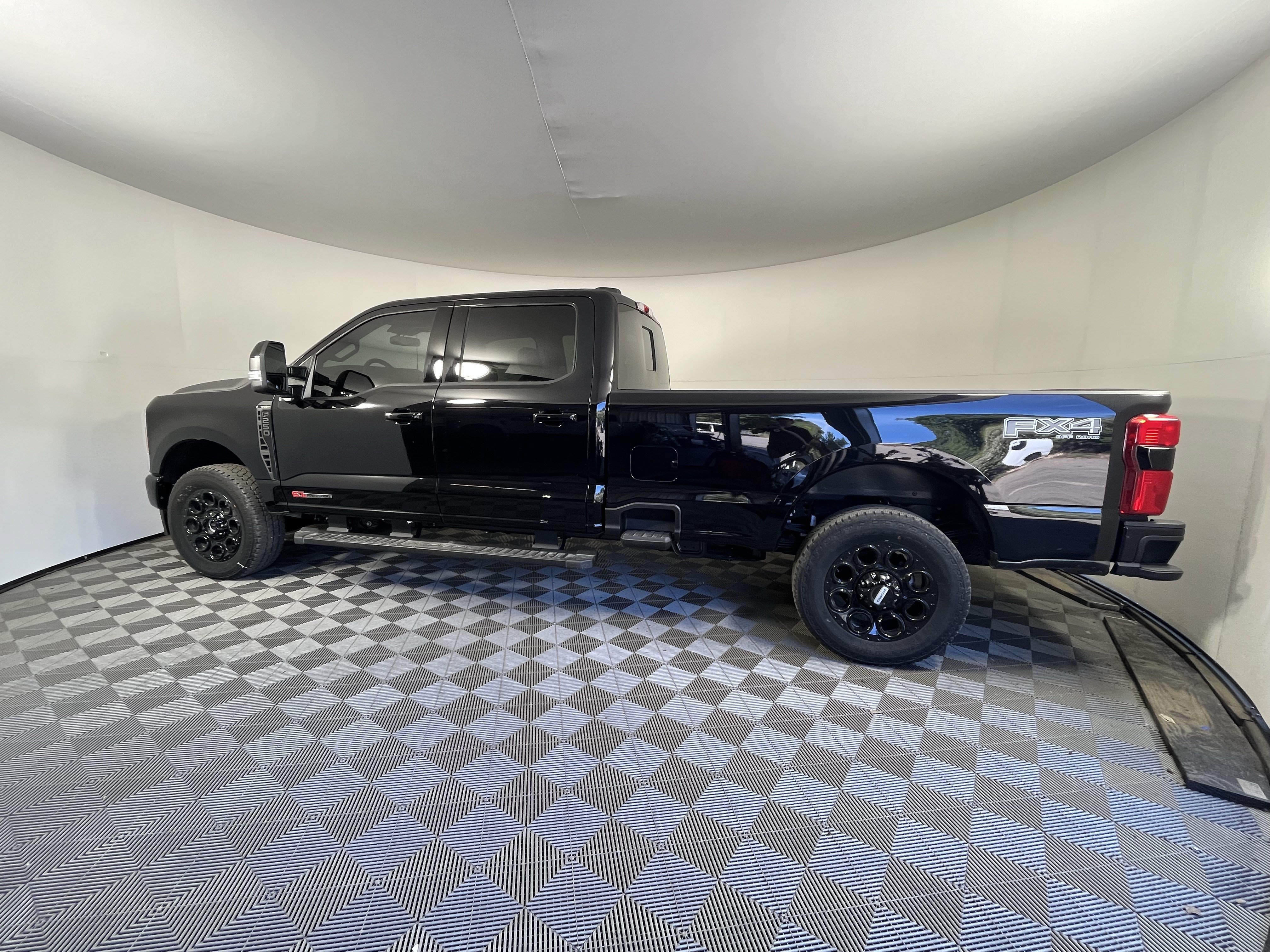 New 2026 Ford F250 Lariat w/ Black Appearance Package AWD/4WD image 2
