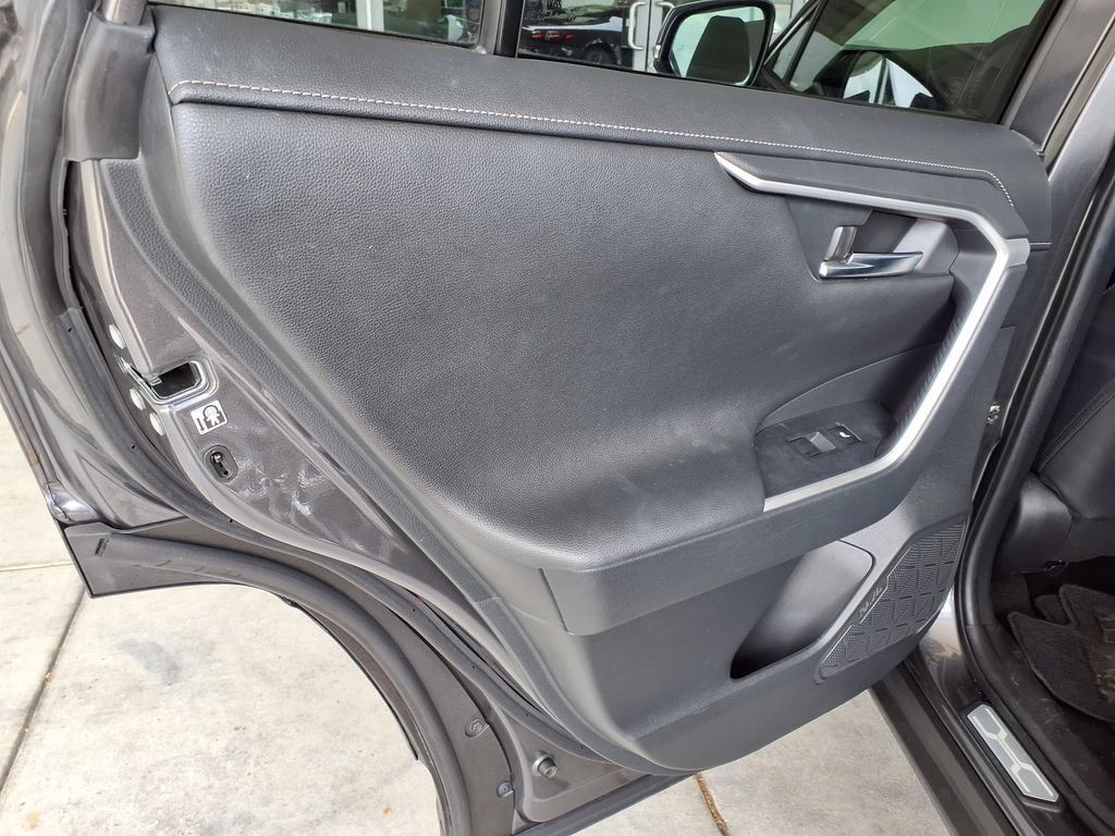 Used 2020 Toyota RAV4 Limited FWD image 13