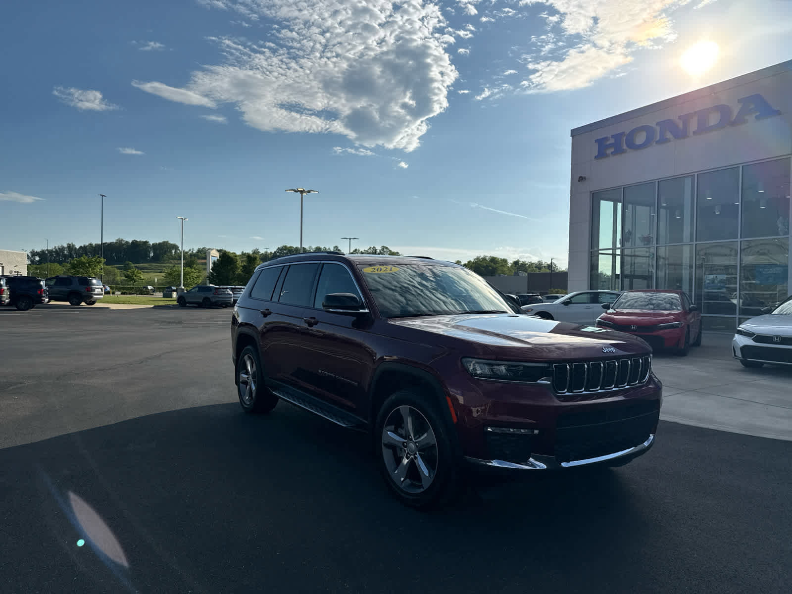 Used 2021 Jeep Grand Cherokee L Limited w/ Luxury Tech Group II AWD/4WD image 2