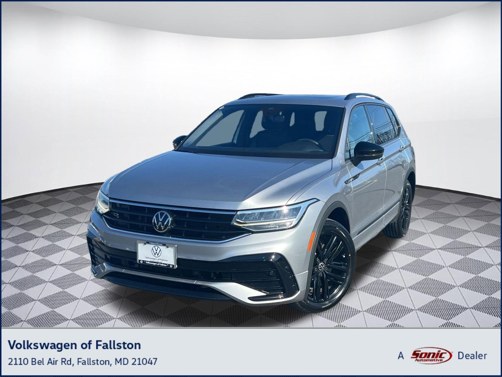 Used 2022 Volkswagen Tiguan SE R-Line FWD image 1