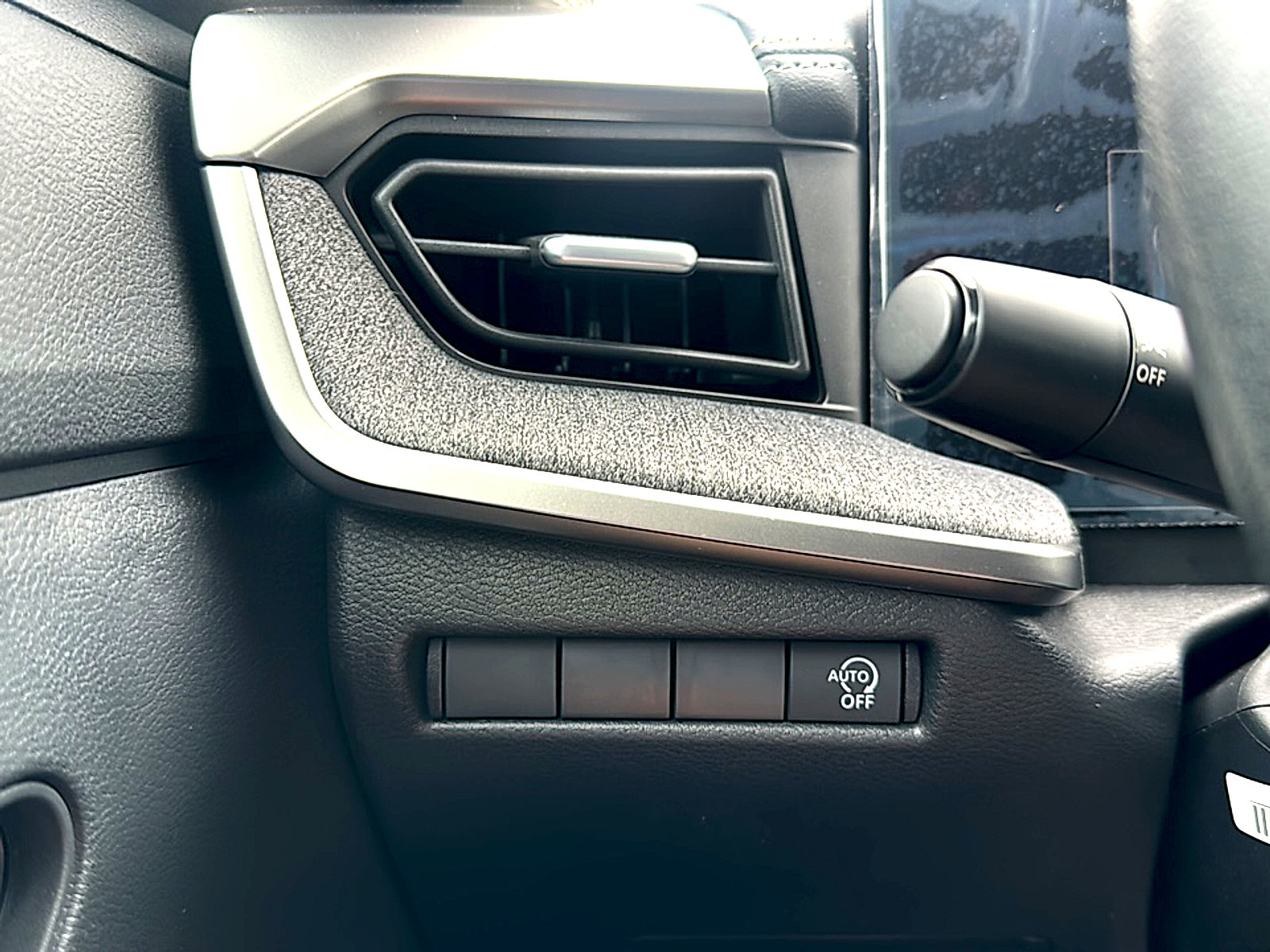 New 2026 Nissan Kicks SV image 25