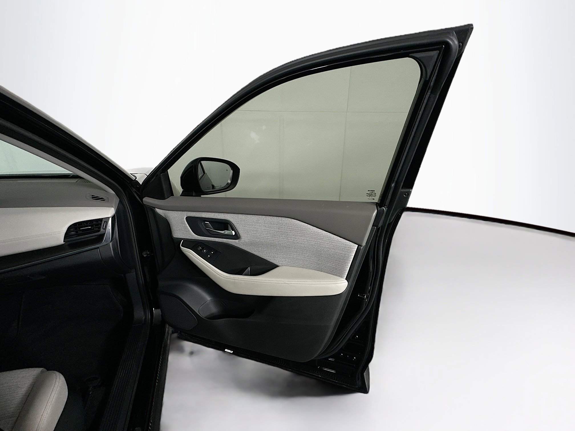 Used 2023 Nissan Rogue SV image 28