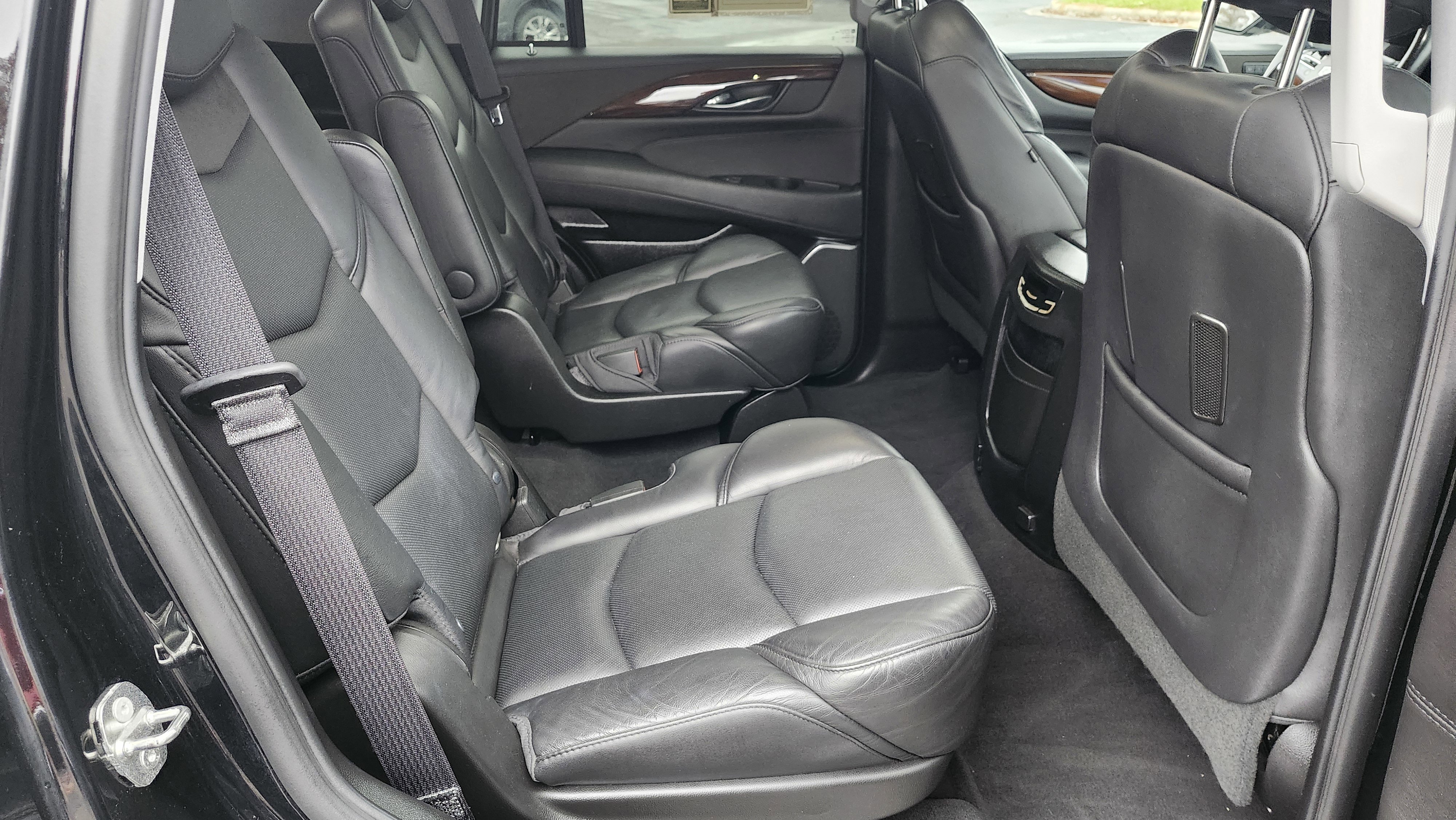 Used 2018 Cadillac Escalade Luxury image 14