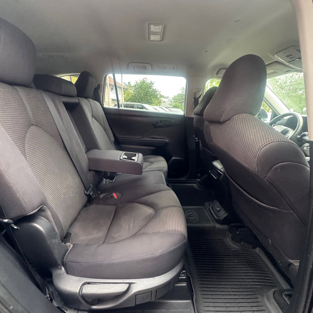 Used 2022 Toyota Highlander L image 16