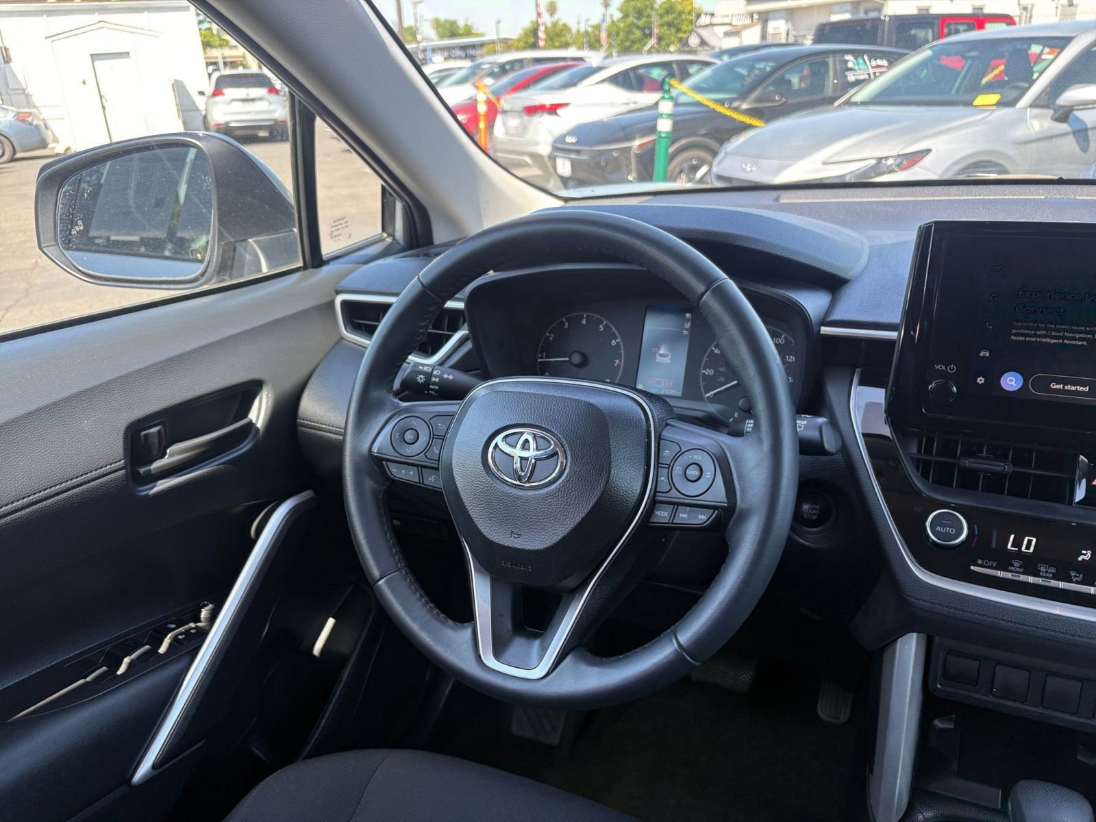 Used 2025 Toyota Corolla Cross LE FWD image 34