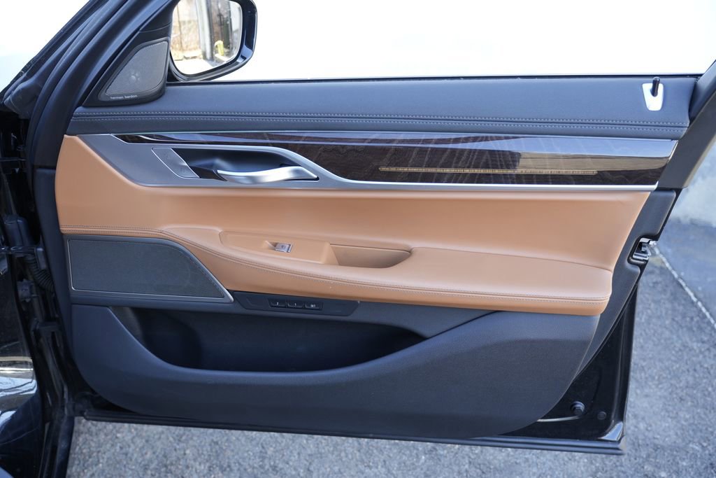 Used 2020 BMW 750i xDrive w/ Cold Weather Package image 36