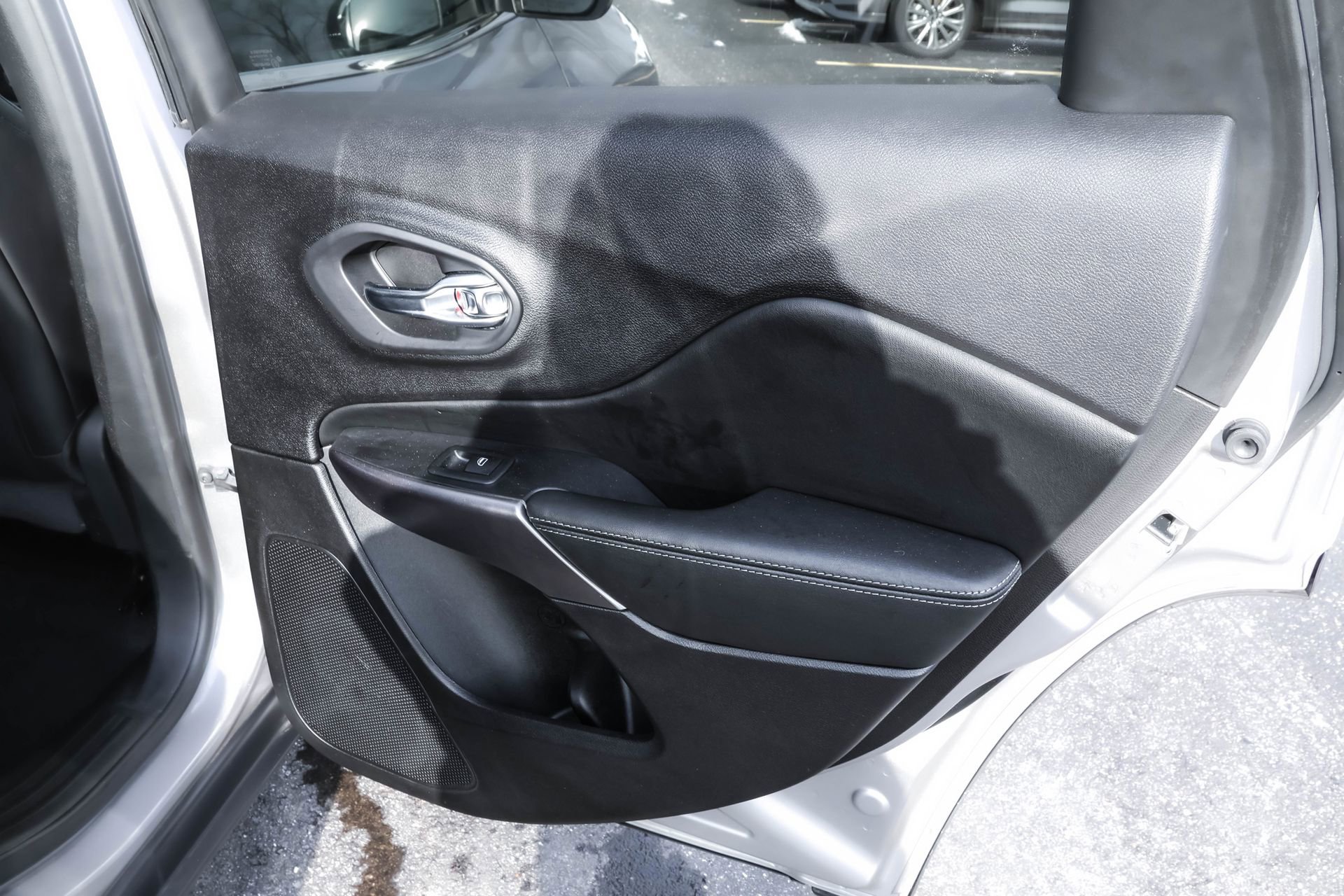 Used 2020 Jeep Cherokee Latitude Lux w/ Comfort/Convenience Group image 35