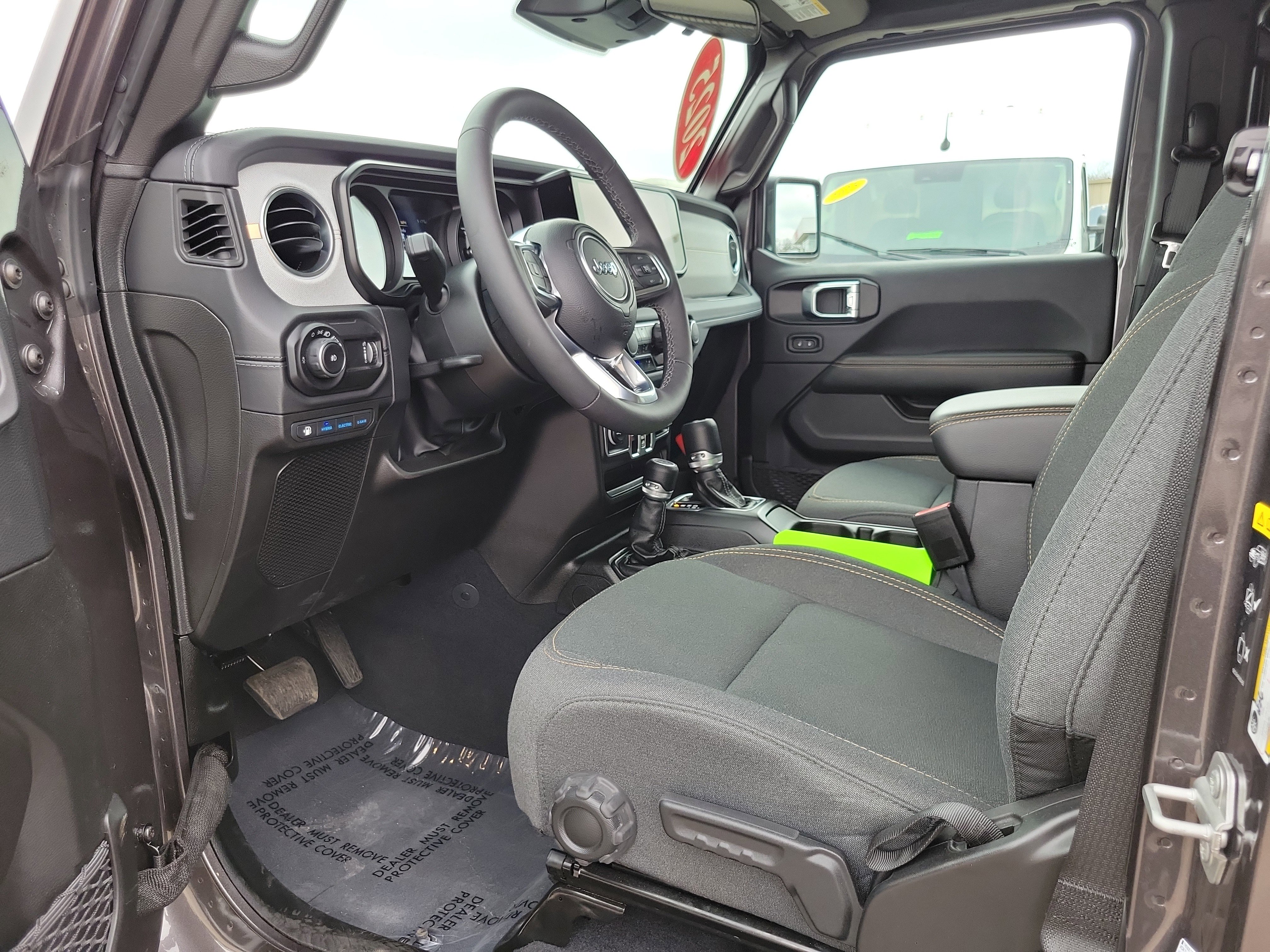 Used 2025 Jeep Wrangler Unlimited Sahara w/ Safety Group image 7