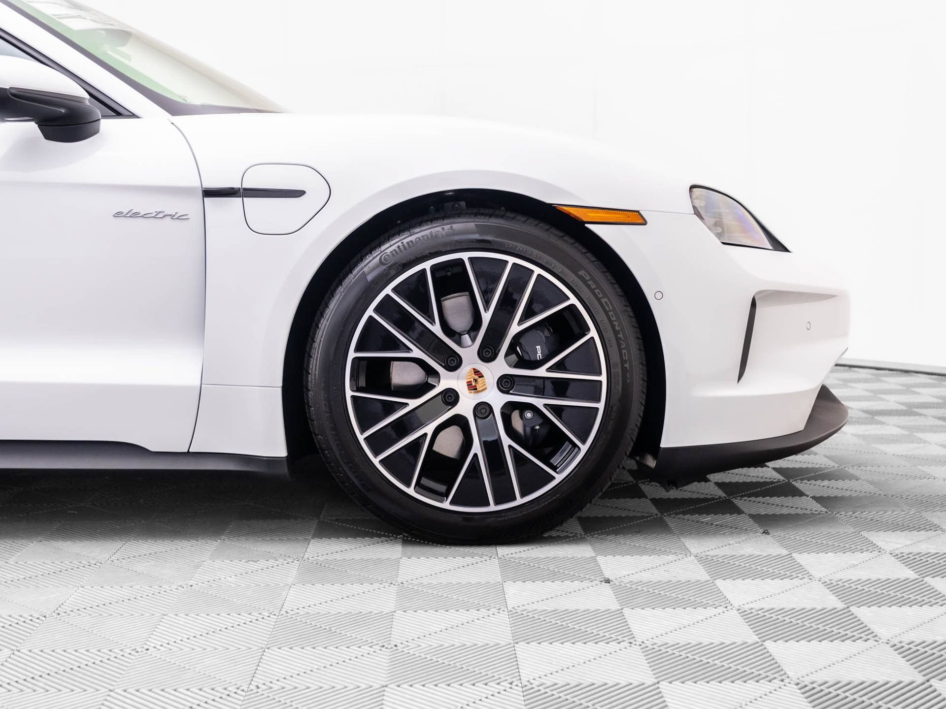 New 2026 Porsche Taycan AWD/4WD image 32