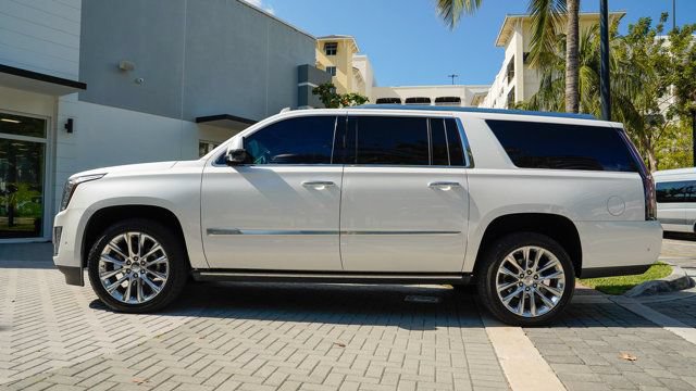 Used 2019 Cadillac Escalade ESV Premium Luxury RWD image 13