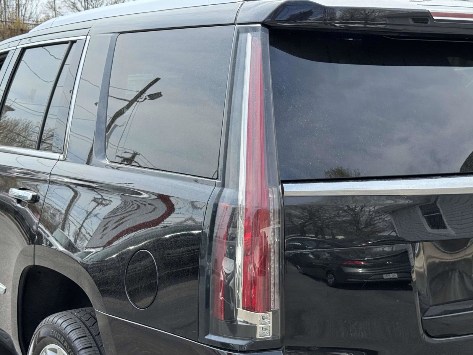 Used 2019 Cadillac Escalade Platinum AWD/4WD image 8