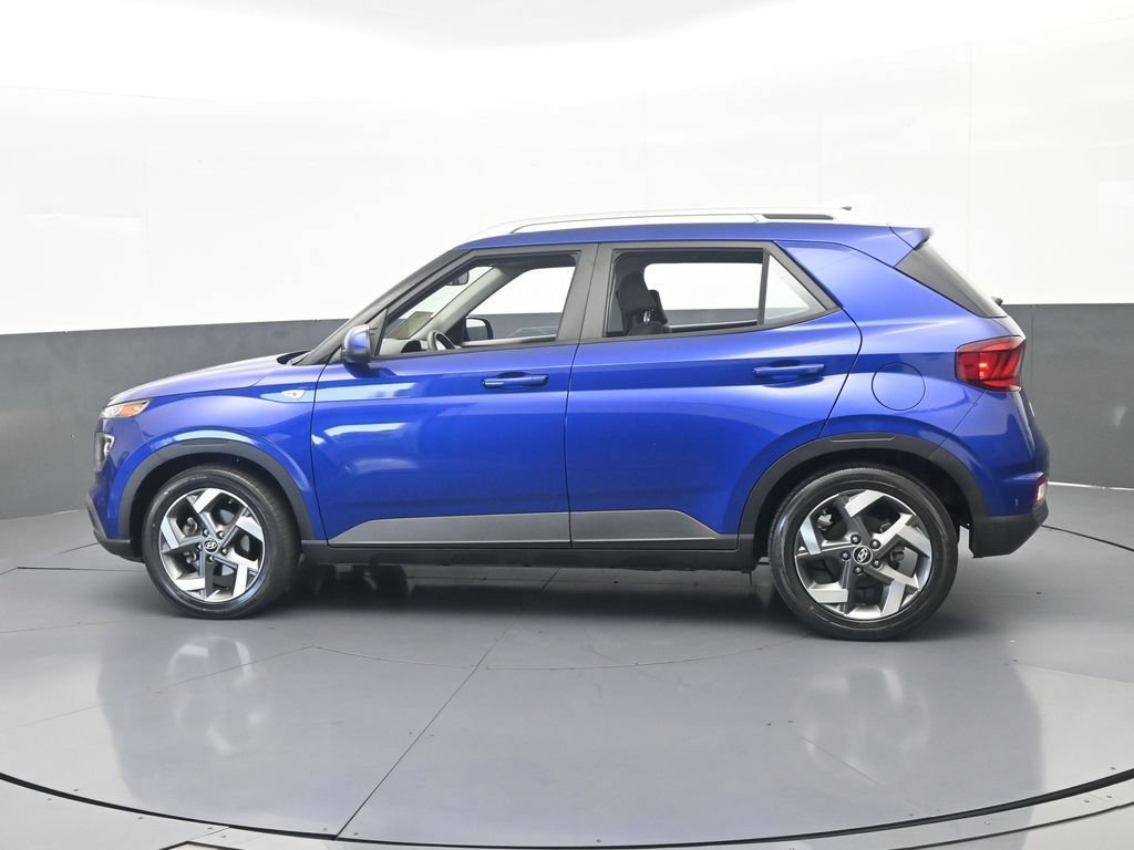 Used 2022 Hyundai Venue SEL FWD image 3