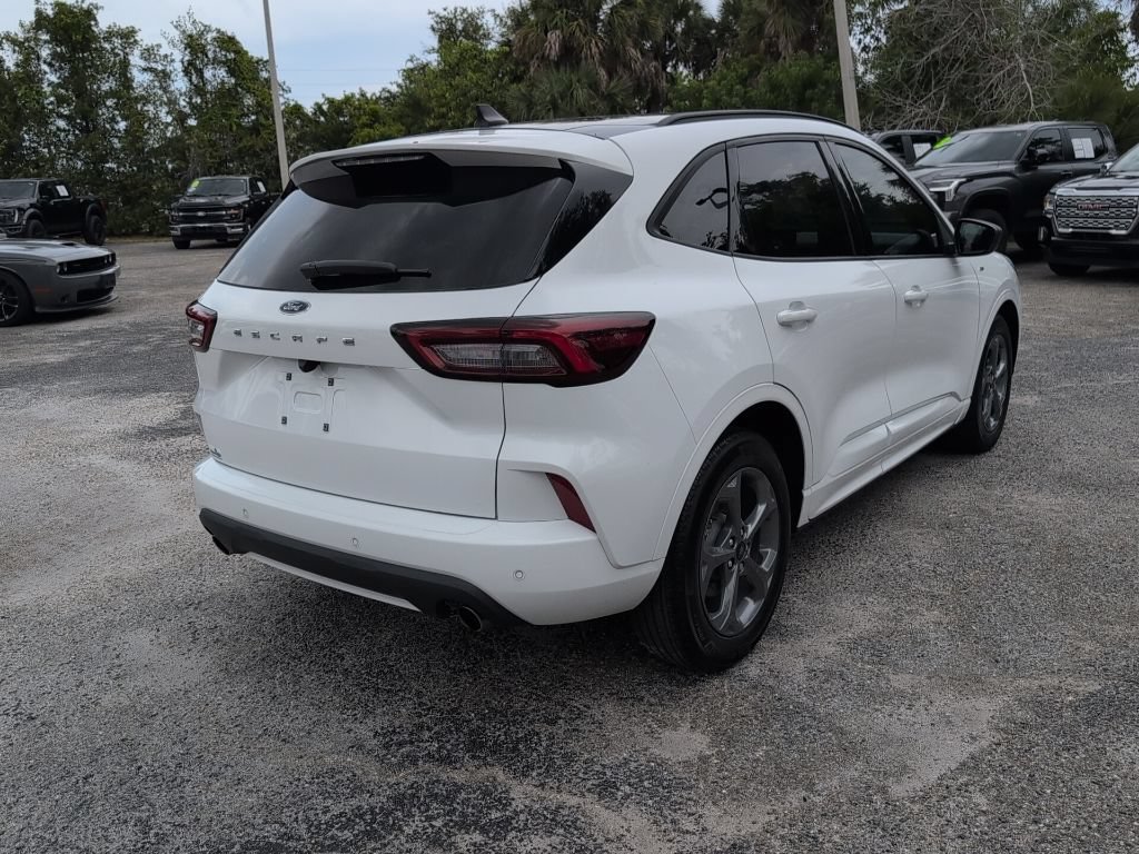Used 2023 Ford Escape ST-Line w/ Tech Pack #1 FWD image 3