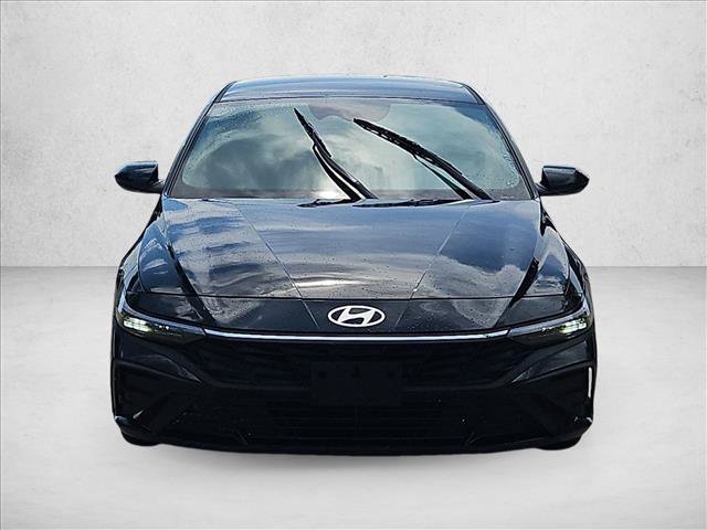 Used 2024 Hyundai Elantra SEL FWD image 2