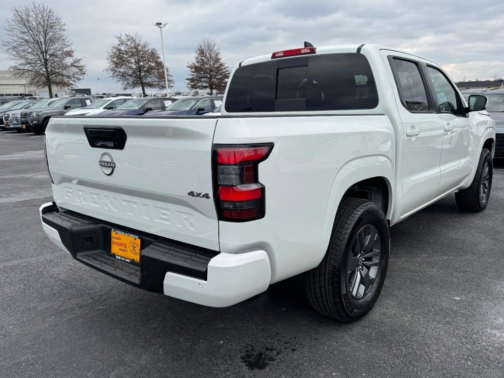 Used 2025 Nissan Frontier SV image 3