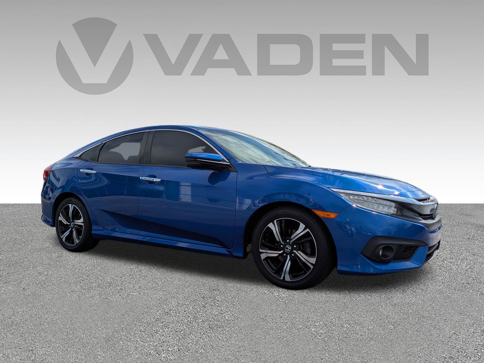 Used 2017 Honda Civic Touring image 3