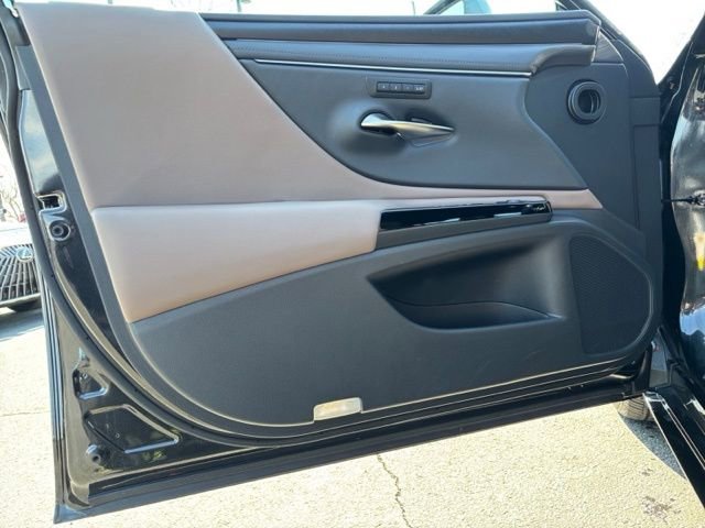 Used 2025 Lexus ES 350 w/ Premium Package image 11