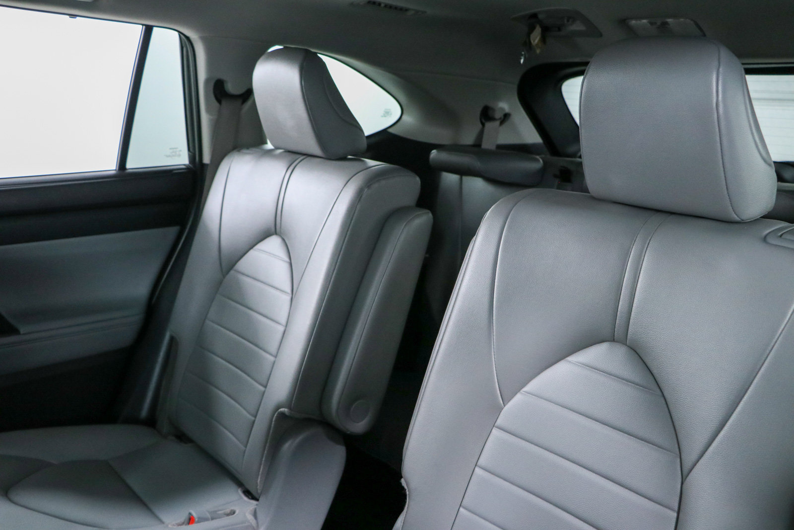 Used 2024 Toyota Highlander XLE FWD image 25