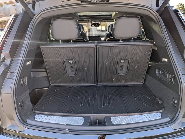New 2026 Cadillac Vistiq Sport w/ LPO, Floor Liner Package AWD/4WD image 12