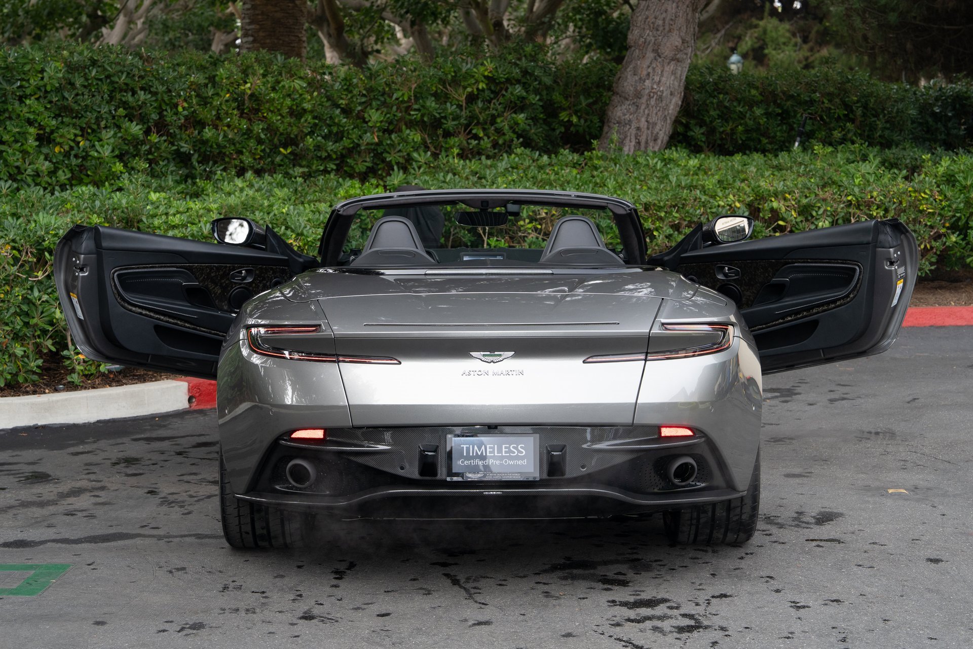Used 2019 Aston Martin DB11 Volante image 8