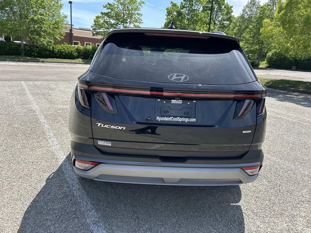 Certified 2025 Hyundai Tucson Limited AWD/4WD image 6