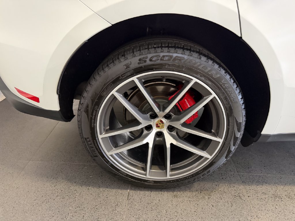 Certified 2022 Porsche Macan S AWD/4WD image 12