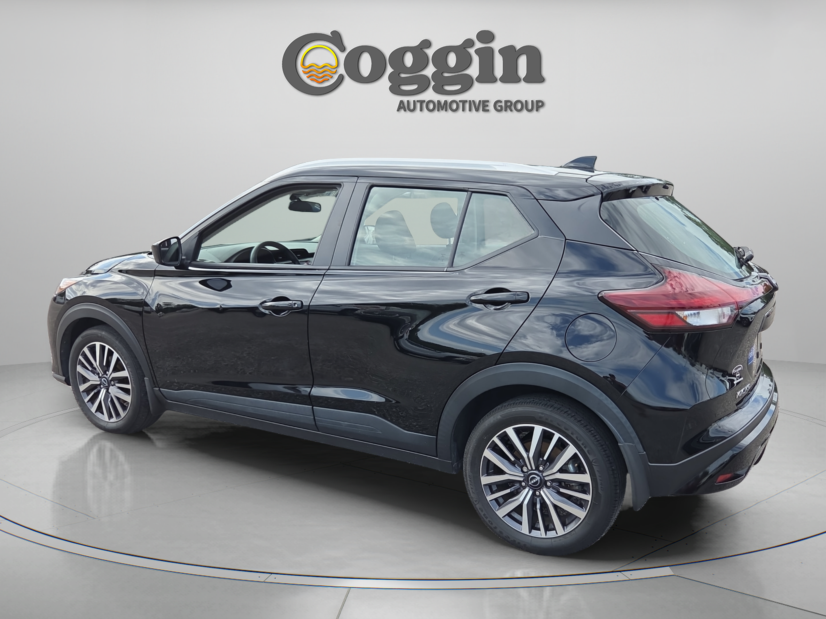 Used 2024 Nissan Kicks SV FWD image 3