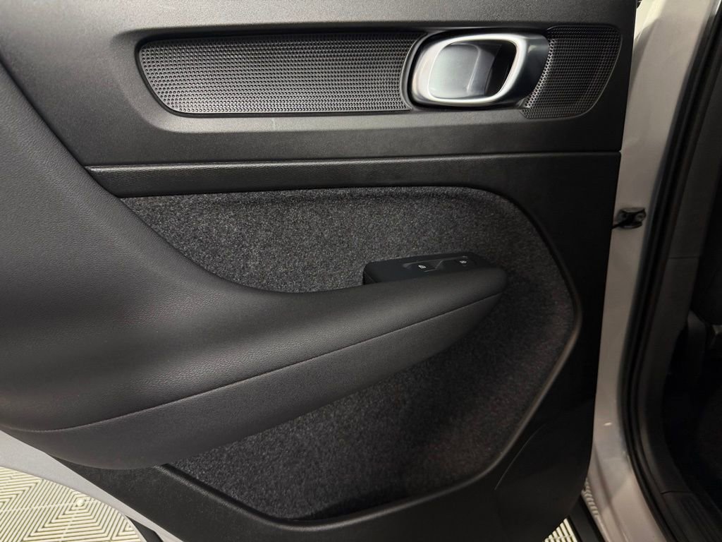 Used 2023 Volvo C40 P8 Recharge Ultimate w/ Protection Package Premier image 28