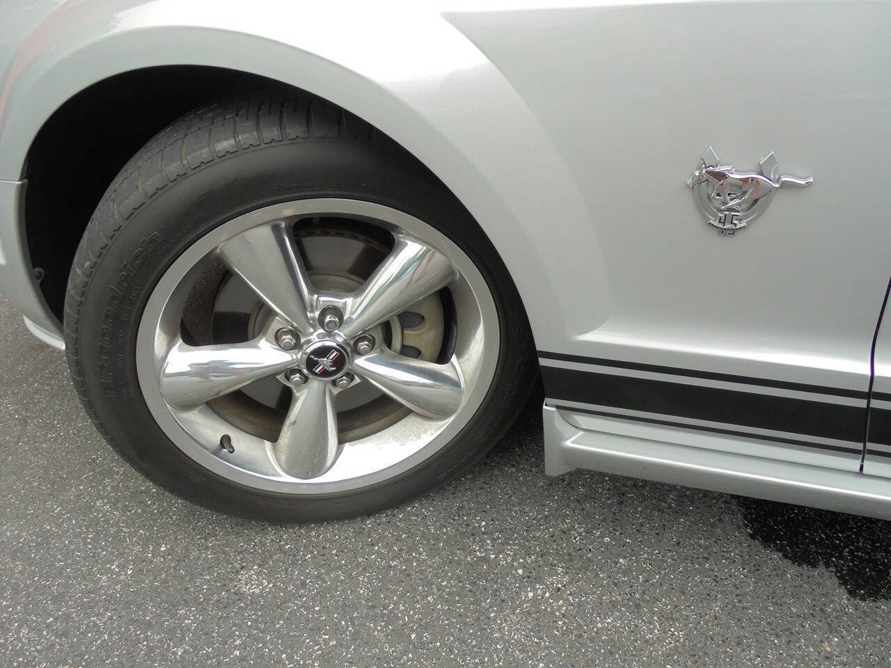 Used 2009 Ford Mustang GT RWD image 25