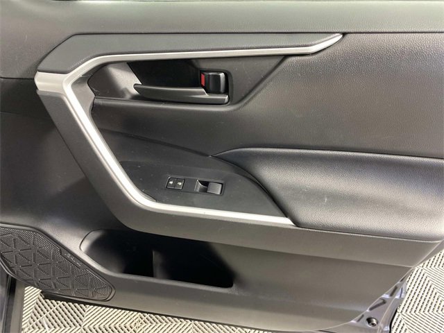 Used 2021 Toyota RAV4 LE image 23