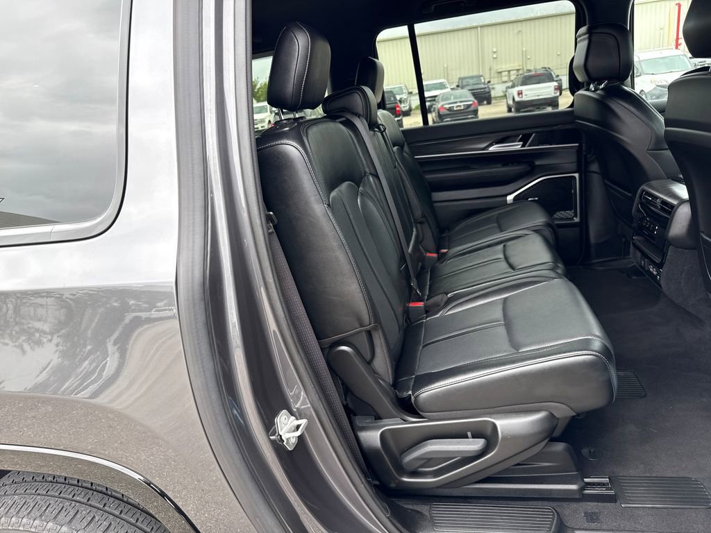 Used 2024 Jeep Wagoneer L Series II image 25