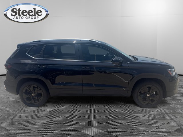New 2026 Volkswagen Taos SE FWD image 6