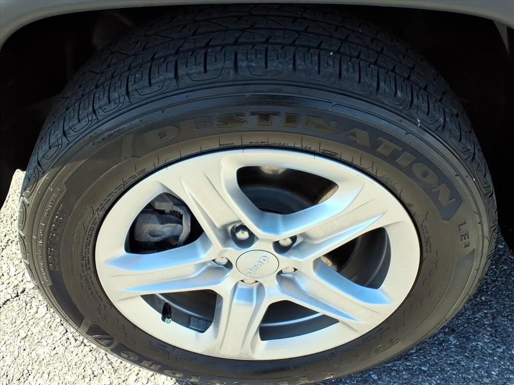 Used 2023 Jeep Compass Latitude image 8