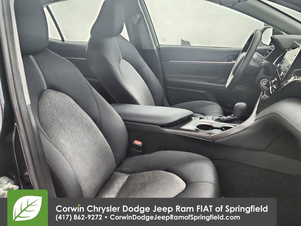 Used 2021 Toyota Camry LE image 32