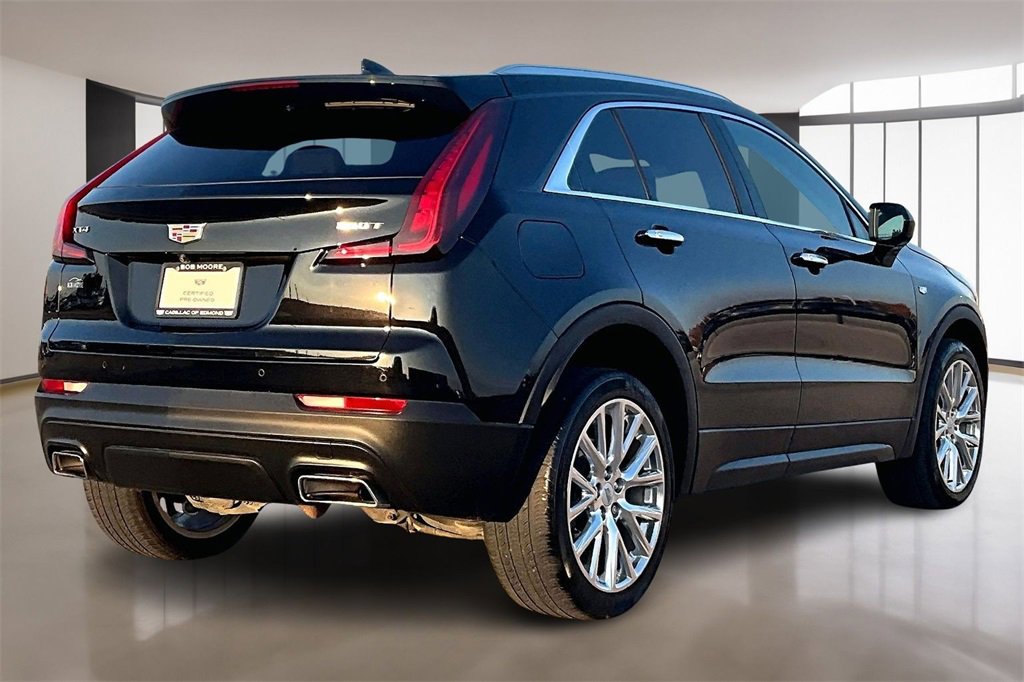 Used 2023 Cadillac XT4 Luxury w/ Cold Weather Package image 2