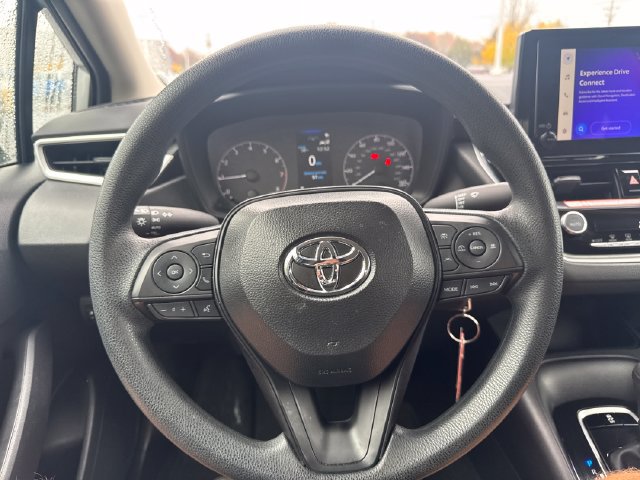 Used 2025 Toyota Corolla LE FWD image 17