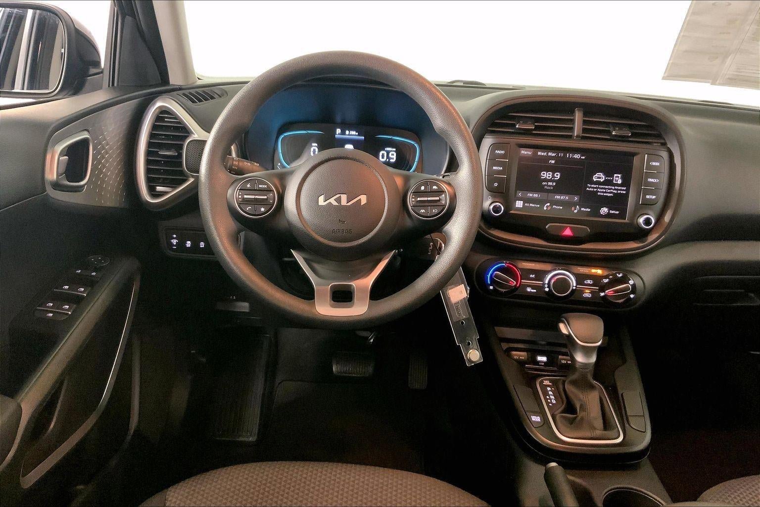 Used 2025 Kia Soul LX image 5