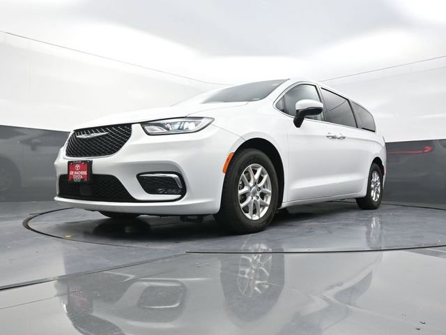 Used 2023 Chrysler Pacifica Touring-L image 27