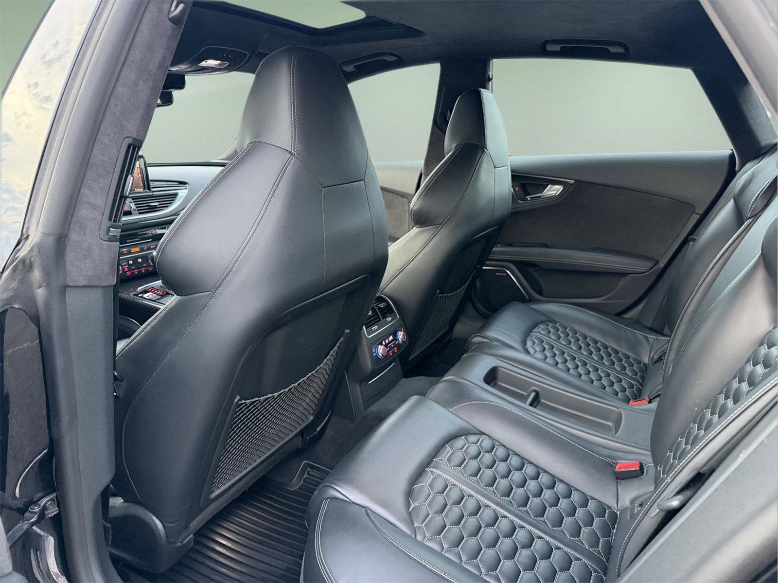Used 2017 Audi RS 7 Prestige image 39