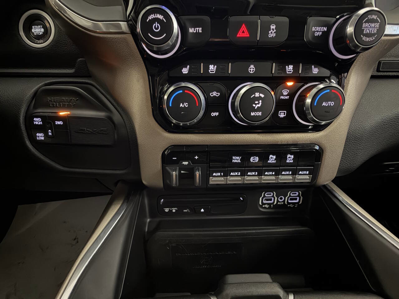 Used 2019 RAM 3500 Laramie image 27